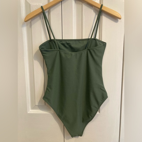 One piece bathing suit - Picture 2 of 3